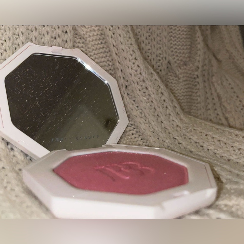 Blush - Picture 3 of 3